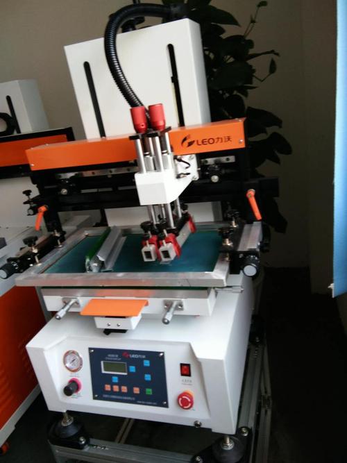 小型的平面絲印機價格實惠,功能齊全,適合于印刷小型片材產品.